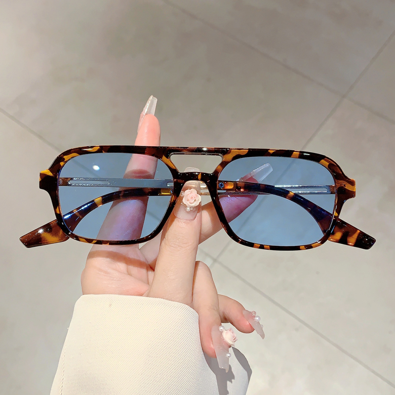 Street Fashion Brands - Trendy Women Double Beam Sunglasses Square