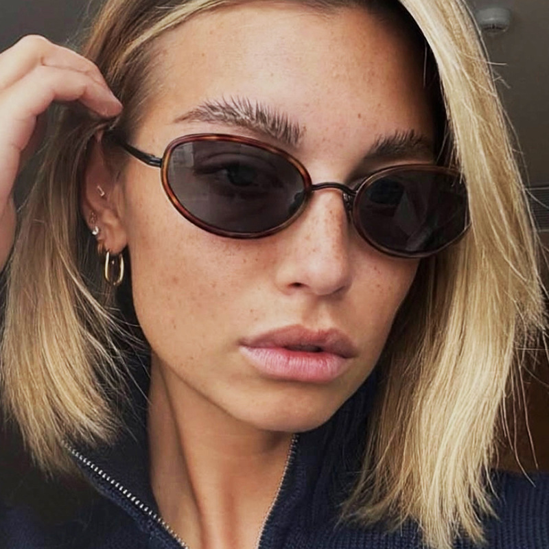New Stylish Trendy Metal Oval  - Street Fashion Definition recension och pris