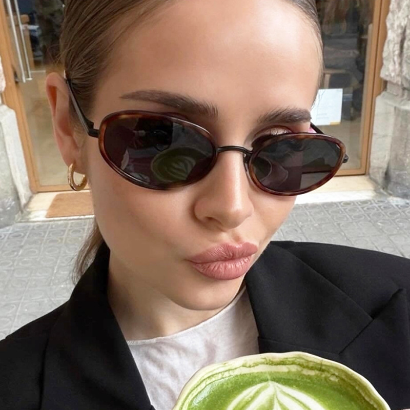 New Stylish Trendy Metal Oval  - Street Fashion Definition recension och pris