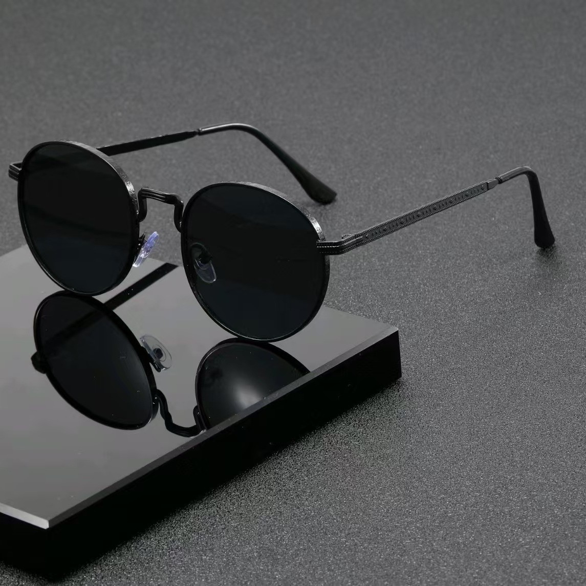 Fashion Classic Round Sunglass - Street Fashion Brands recension och pris