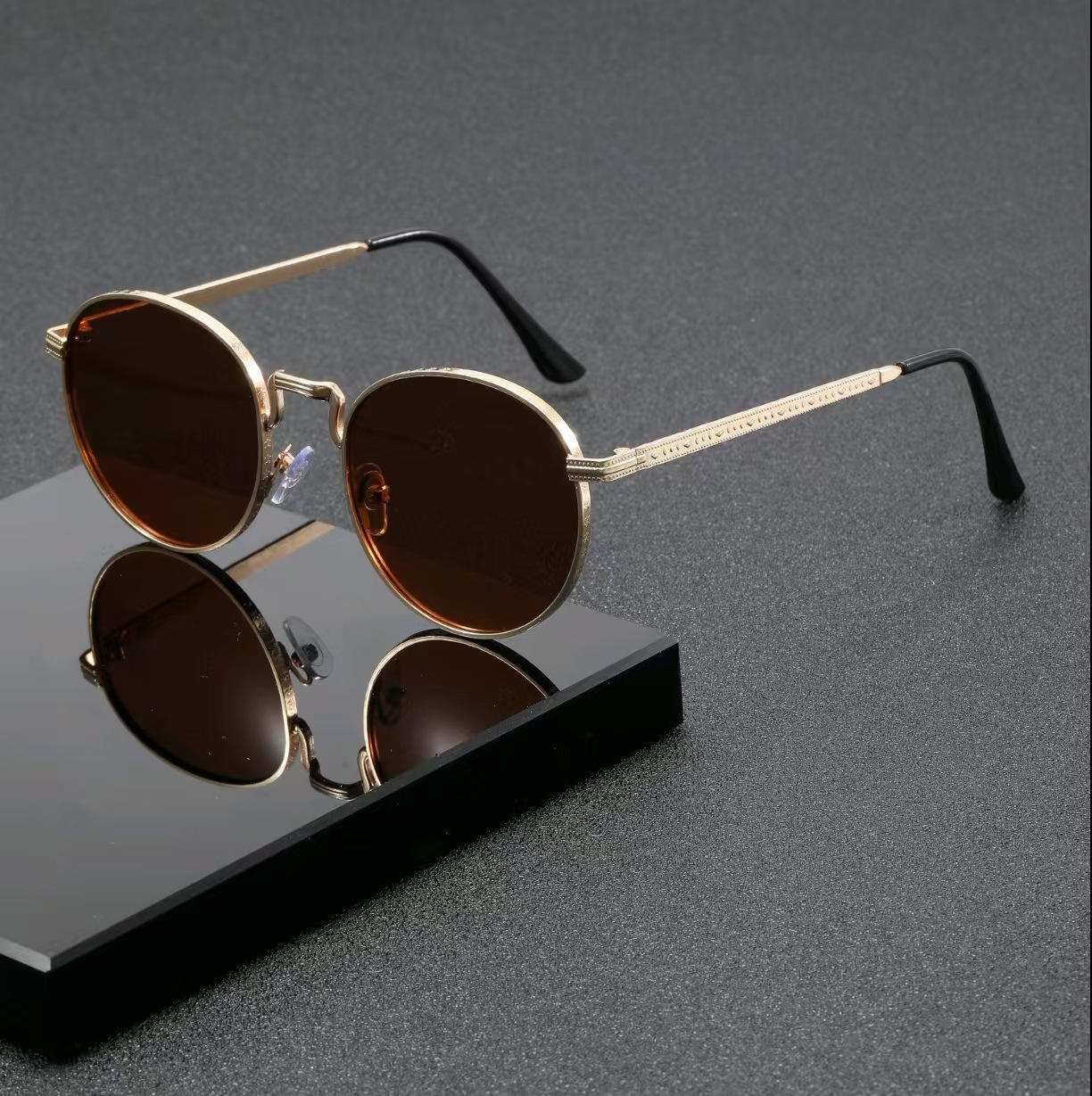 Fashion Classic Round Sunglass - Street Fashion Brands recension och pris