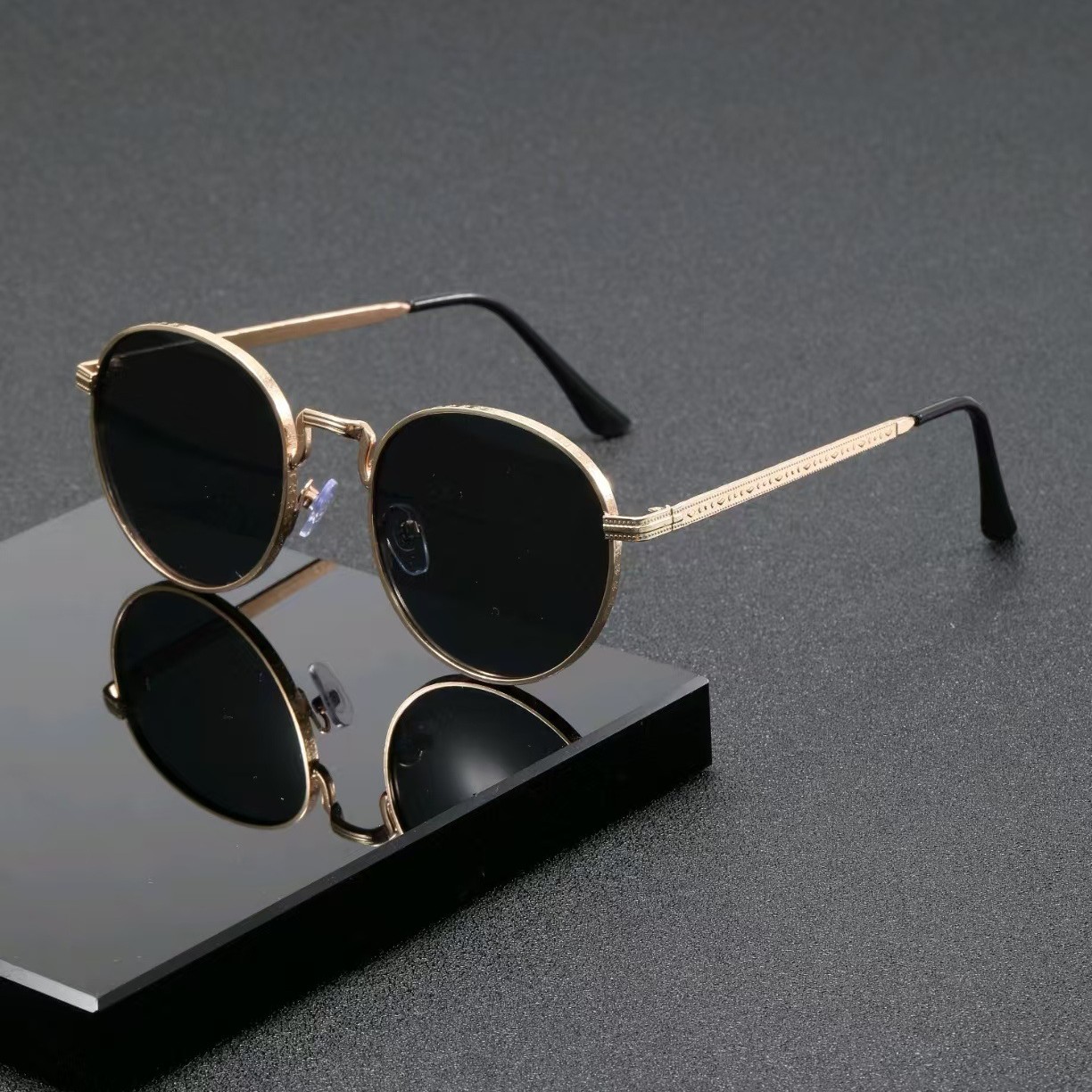 Fashion Classic Round Sunglass - Street Fashion Brands recension och pris